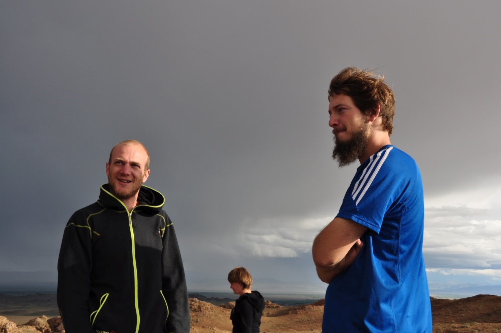 Grauer Himmel, Tobi, Sebastian