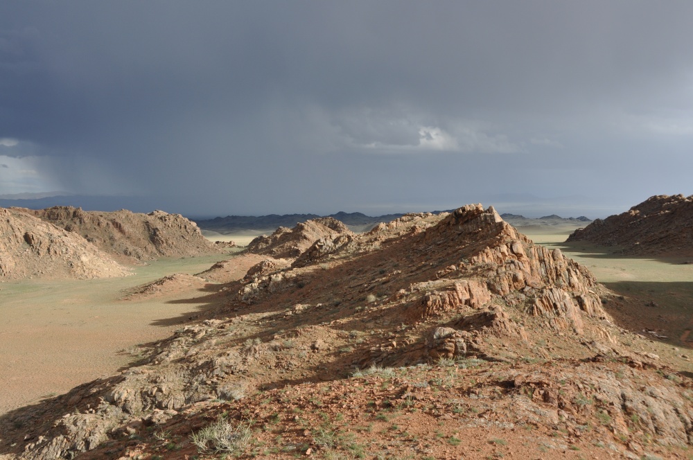 Roter Granit oberhalb des Achit Nuur