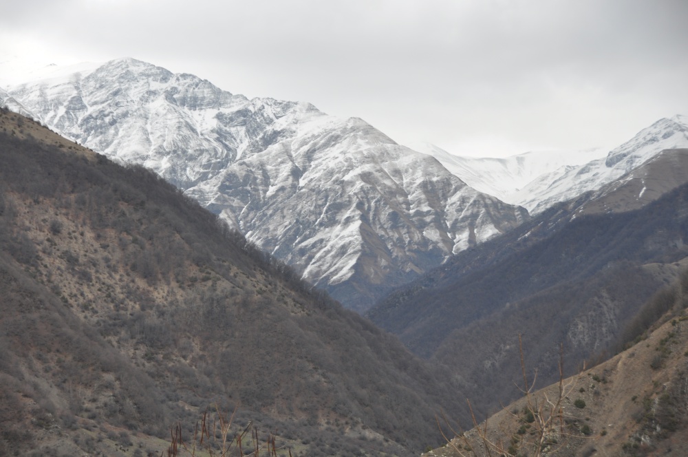 Schneegipfel des grossen Kaukasus