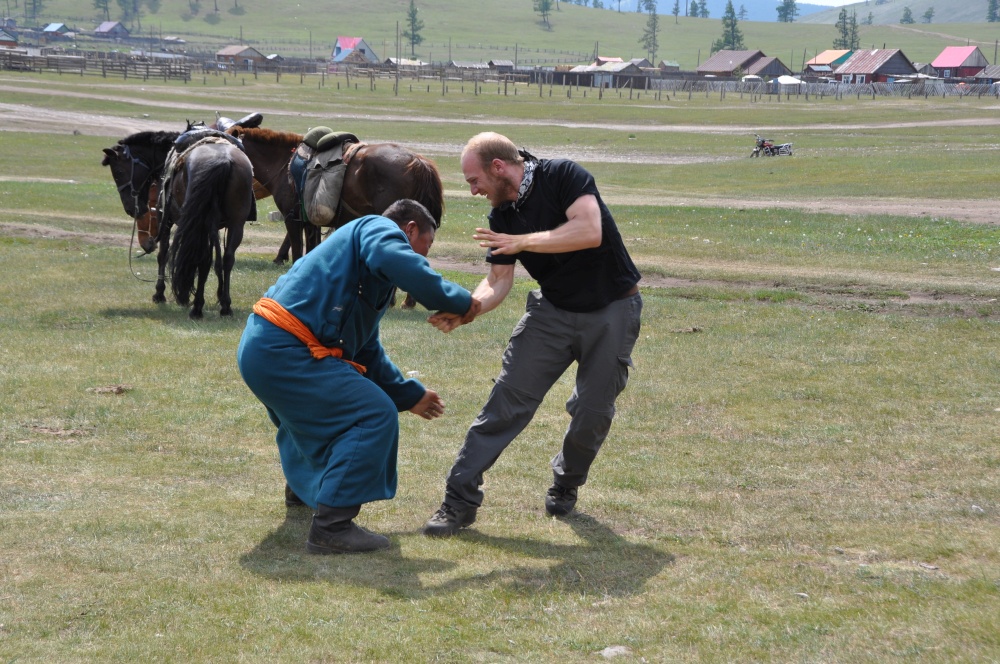 Sebastian und Mongole ringen