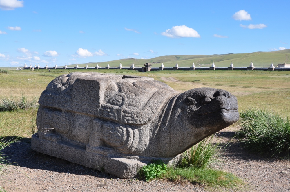 Steinschildkröte vor Klosteranlage Erdene Zuu
