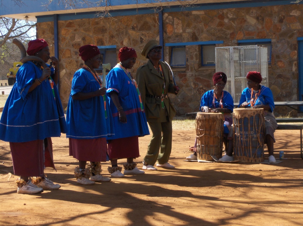 Afrikanische Frauen am Singen