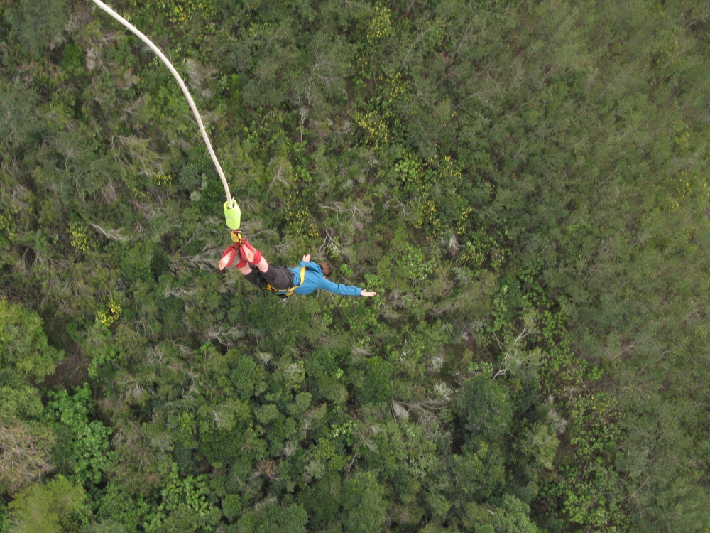 Fränzi beim Bungee Sprung