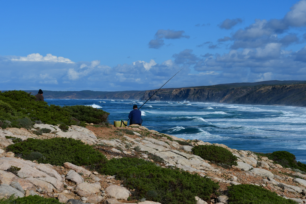 Fischer steile Kueste Algarve