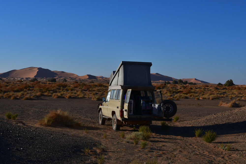 Blick auf Erg Chebbi Uebernachtungsplatz Ostumfahrung