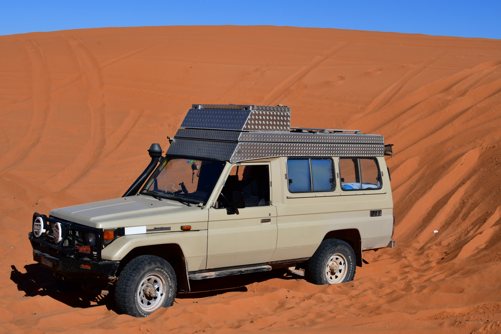 Manny steckt im Sand Erg Chebbi