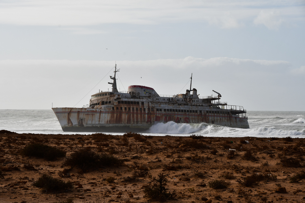 Schiffswrak Atlantik tosende Wellen Wolken