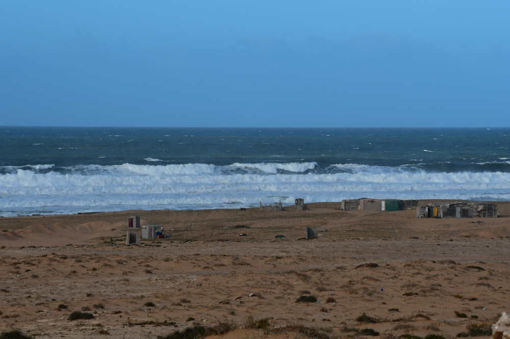 Wellen Fischerhuetten Strand Atlantik